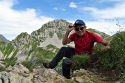 27 Al Passo di Gabbia (2050 m) con da sfondo la  Corna Piana (2310 m)